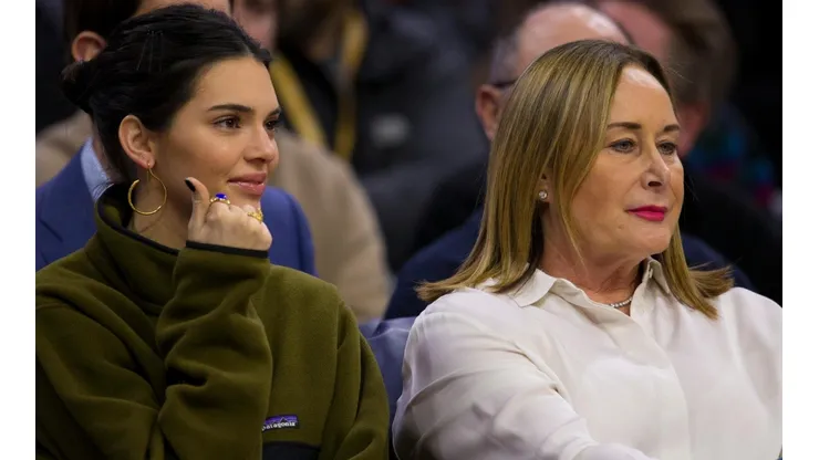Kendall Jenner acompaña a la madre de Ben Simmons a verlo jugar