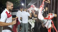 El pedido de los hinchas de Universitario al recibir al plantel en su llegada a Chile