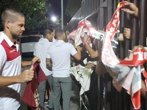 El pedido de los hinchas de Universitario al recibir al plantel en su llegada a Chile