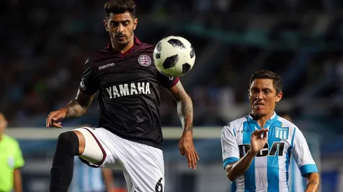 Román Martínez con la camiseta de Lanús.