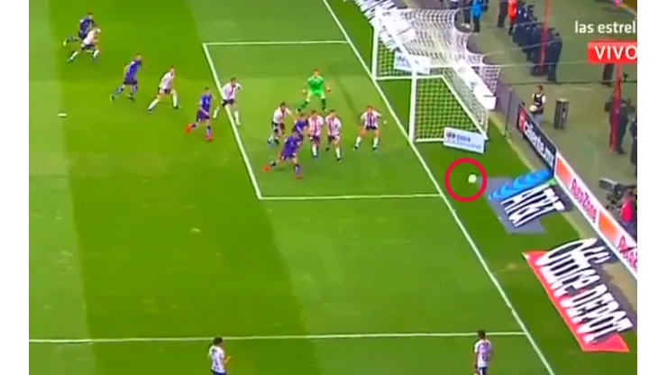 Casi gol olímpico de Pablo Barrientos a Chivas