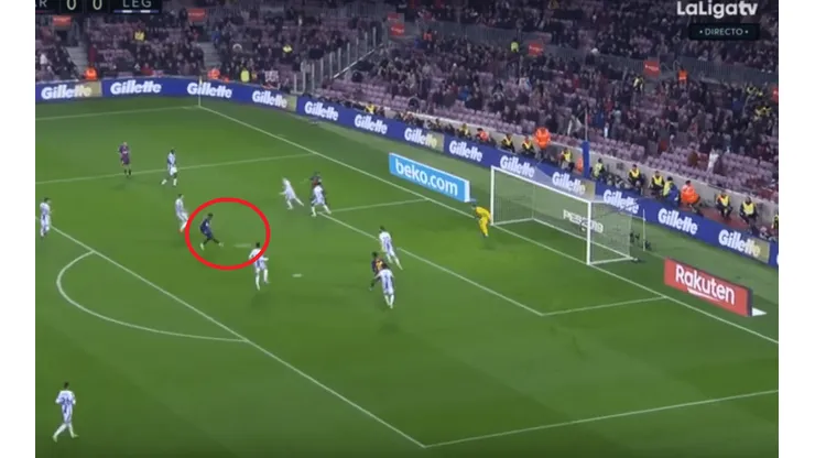 Imposible de atajar: Dembelé metió la pelota contra el palo y anotó el primero para el Barcelona