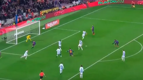Bombazo de derecha de Messi.