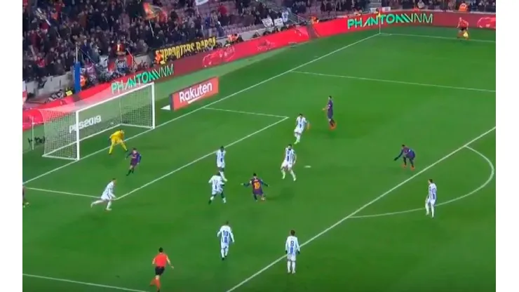 Bombazo de derecha de Messi.