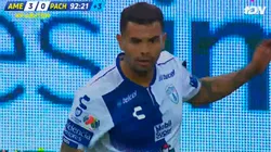 Cardona enfurecido por la goleada recibida, se sacó contra el árbitro del partido