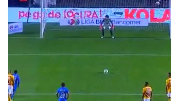 Elías Hernández no falló de penal y Cruz Azul gana en el Volcán