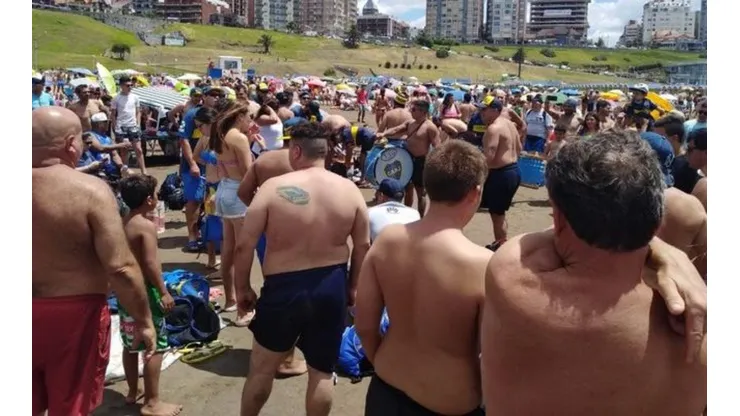 Nada de amistoso: la hinchada de Boca metió tremenda fiesta en la playa de Mar del Plata