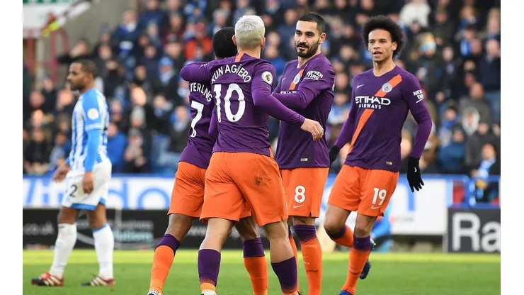 Manchester City barrió al Huddersfield y le puso presión al Liverpool