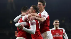 Arsenal festeja, Chelsea se lamenta. Londres, hoy, es roja y blanca.