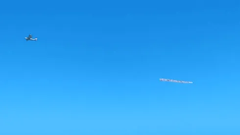 Foto del avión de los hinchas de River.