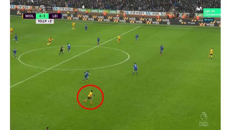 Raúl Jiménez metió la asistencia del día para un 4 a 3 increíble en la Premier League