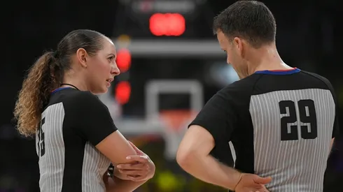 Árbitros de la NBA discutirán en vivo con los fanáticos a través de Twitter