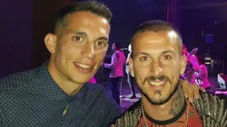 Iván Marcone junto a Darío Benedetto.