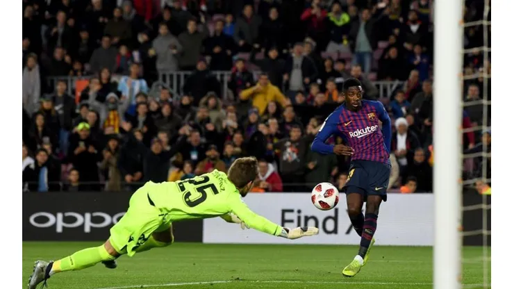 Leo habilita, Dembelé define y Barcelona da vuelta el marcador.
