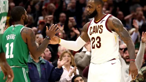 Kyrie Irving llama a LeBron James para disculparse con él