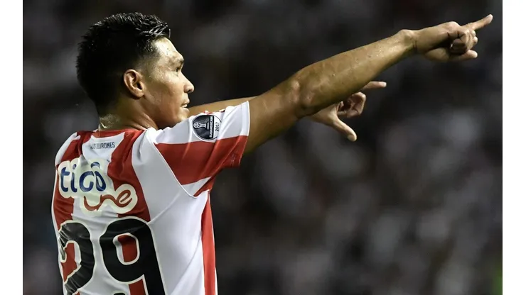 Junior recibió la primera oferta formal por Teo Gutiérrez desde la Superliga Argentina
