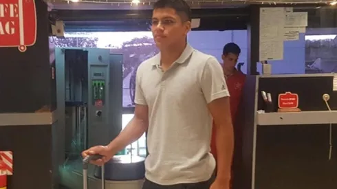 Por fin, River: Robert Rojas ya viajó rumbo a Argentina