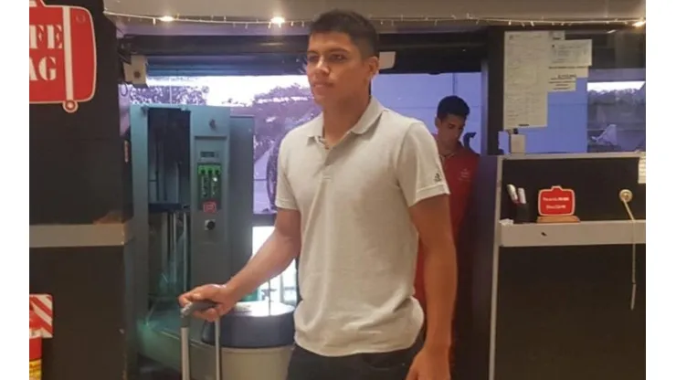 Por fin, River: Robert Rojas ya viajó rumbo a Argentina