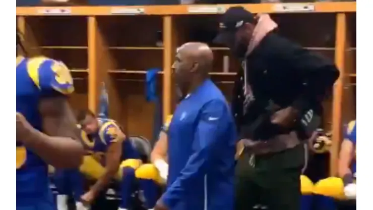 LeBron James visita el vestuario de los Rams y molesta a fanáticos de los Cowboys