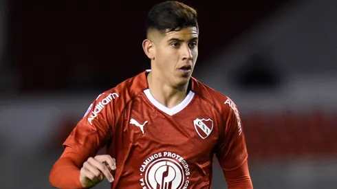 Alan Franco en partido para el Rojo.