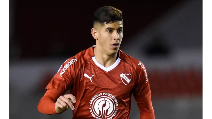 Alan Franco en partido para el Rojo.