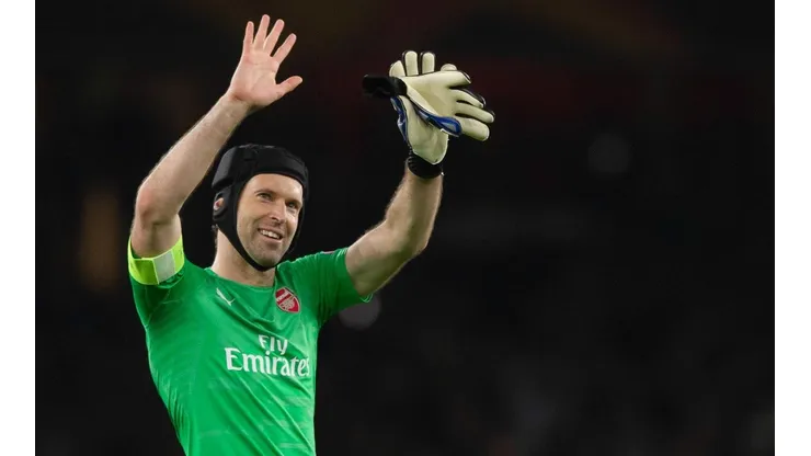 Petr Cech anunció su retiro y libera un cupo en Arsenal