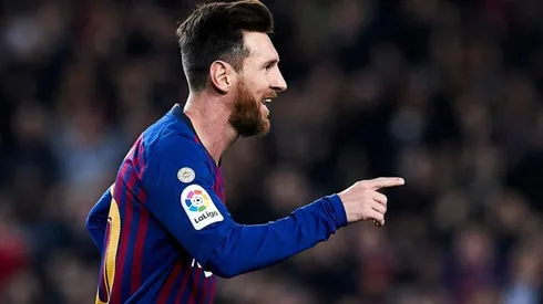 Lionel Messi festejando un gol en Barcelona.