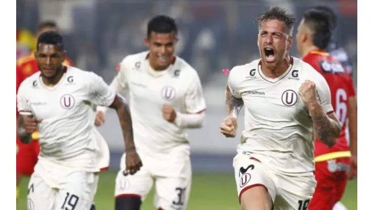 Simples, pero hermosas: Universitario presentó sus nuevas camisetas