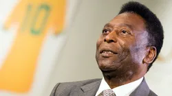 Pelé y un gran gesto hacia Maradona.
