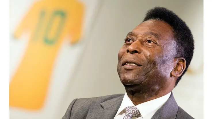 Pelé y un gran gesto hacia Maradona.