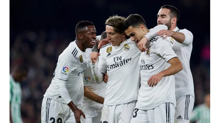 Todo Real Madrid celebra una victoria vital.
