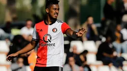 Renato Tapia deja Feyenoord y ya tiene nuevo club para soñar con un llamado de Gareca