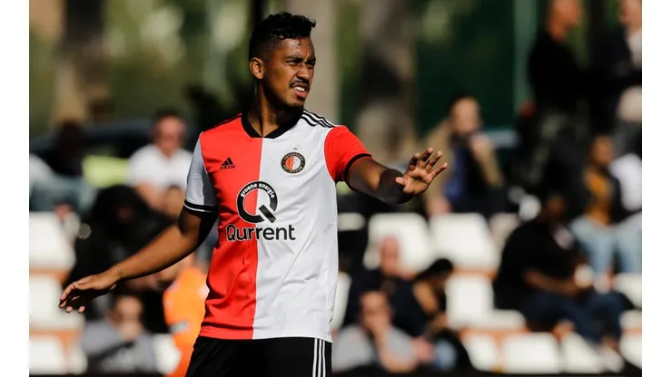 Renato Tapia deja Feyenoord y ya tiene nuevo club para soñar con un llamado de Gareca