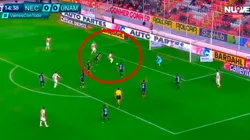 Calderón capitaliza un error de Zaldívar y pone en ventaja a Necaxa ante Pumas