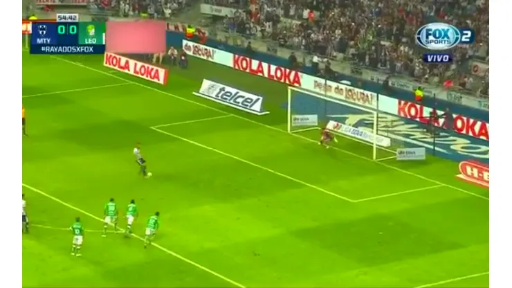 Nicolás Sánchez pateó de gran manera para anotar el primer gol del partido.