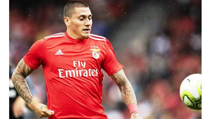 En medio de los rumores con América, Nico Castillo bromea con Cervi