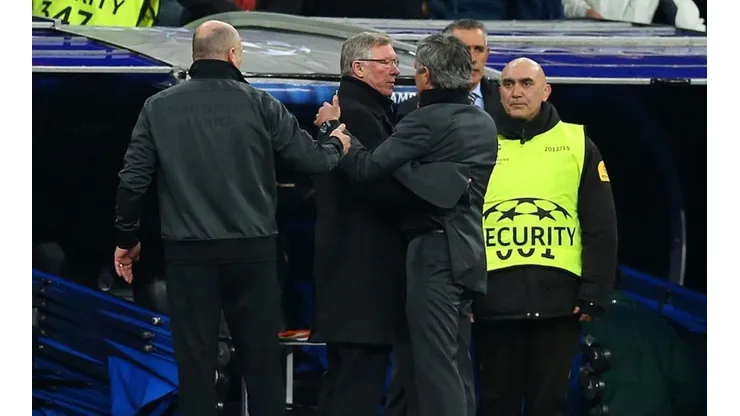 Mourinho saludando a Sir Alex. Eran otros tiempos...