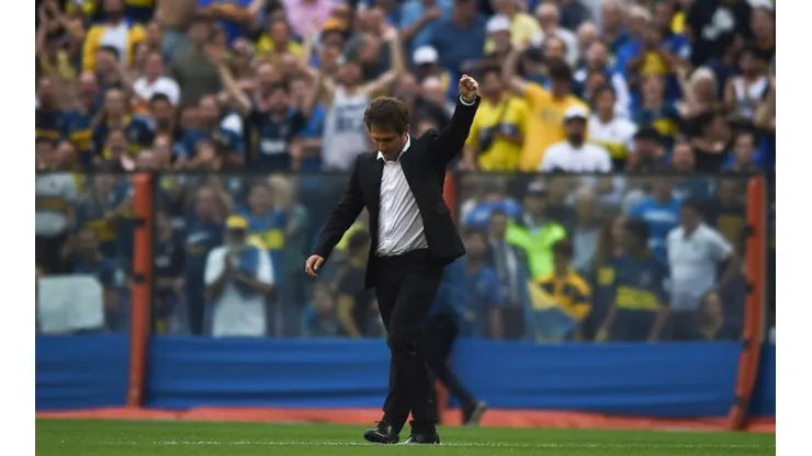 Guillermo en su último partido de local dirigiendo a Boca.