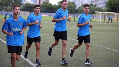 A los pibes que se estrenan en Boca les hicieron un desastre en la cabeza