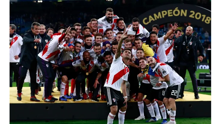 No puede soltar: El Pity Martínez visitó a sus ex compañeros en la pretemporada de River