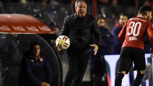 A Holan le podría llegar un refuerzo desde el viejo continente.