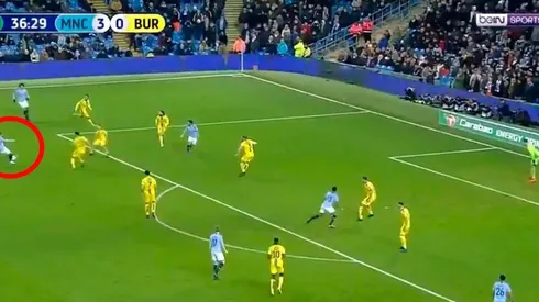 Y ni lo festejó: un juvenil del Manchester City acaba de hacer un gol demencial