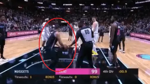 ¡Se volvió loco! Fanático borracho se mete en la cancha en el Nuggets - Heat