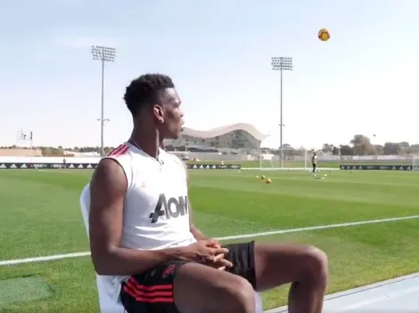 Pogba demostró en plena entrevista que tiene ojos en la espalda