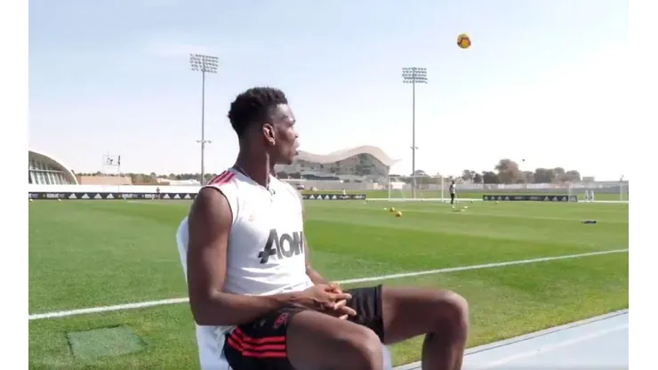 A Pogba le tiraron un pelotazo y lo despejó como los dioses.