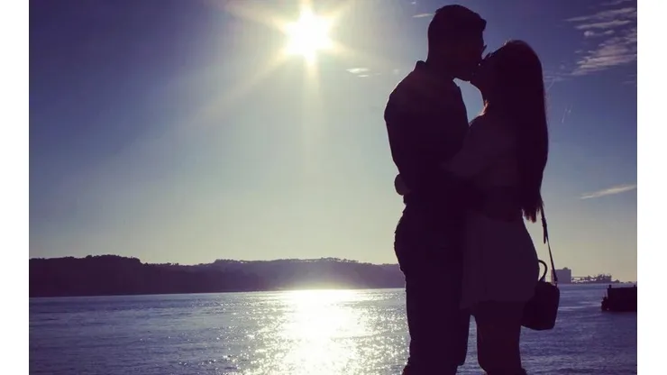 Raúl Jiménez y su novia son muy tiernos.