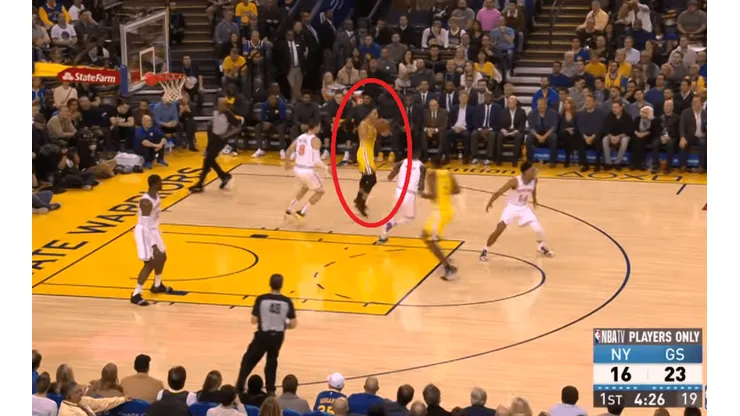 ¡Maestro! Robo y asistencia sin ver de Stephen Curry