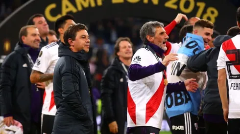 CAMPEÓN 2018. Marcelo Gallardo observa los festejos del River campeón de la Libertadores (Foto: Getty).