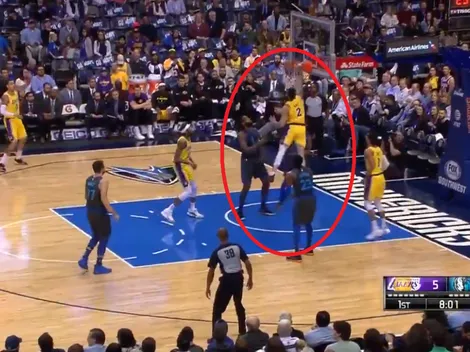 Lonzo Ball deja a DeAndre Jordan en un póster con una terrible volcada