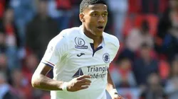 Barcelona confirmó el fichaje de Todibo